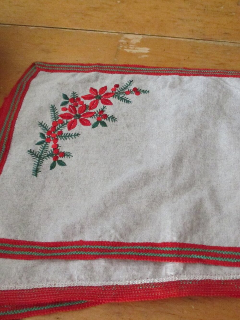 4 VTG EMBROIDERED POINSETTA BROWN LINEN BLEND PLACEMATS BRAIDEM D TRI